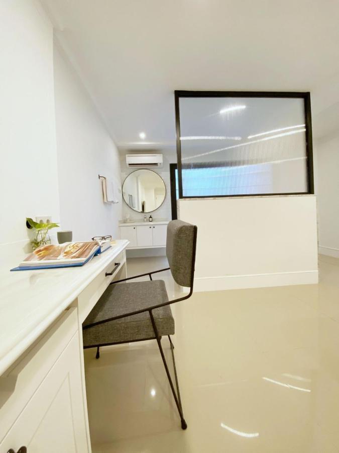 Loewys Home Tanjung Duren Jakarta Barat Esterno foto