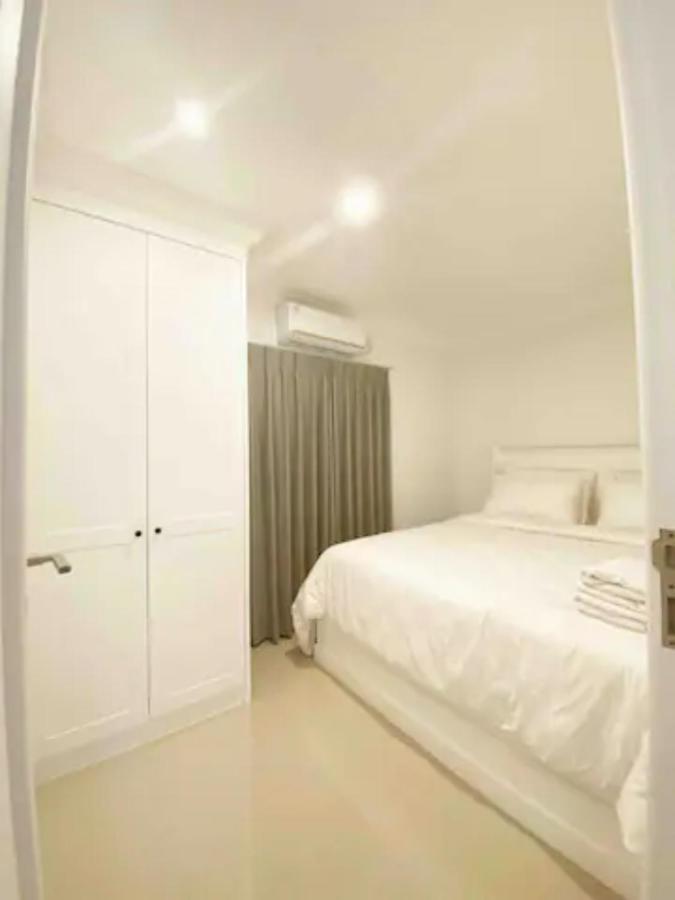 Loewys Home Tanjung Duren Jakarta Barat Esterno foto